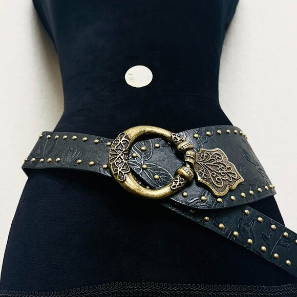 Accessories - Western style boho Black leather belt with gold buckle